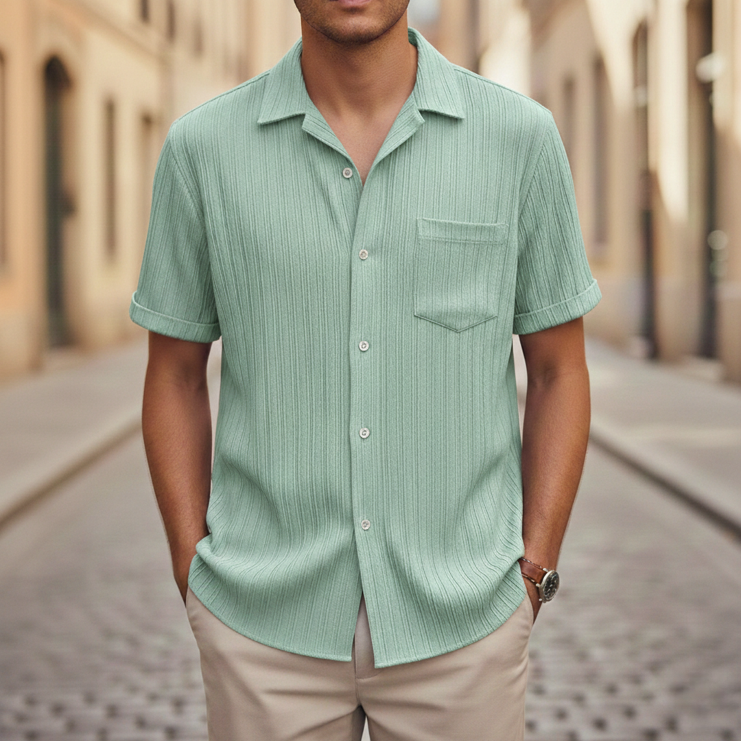 Chemise pour homme à manches courtes plissée texturée avec col de camp