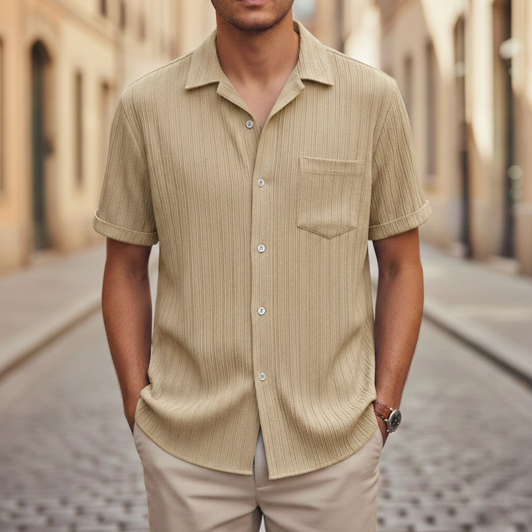 Chemise pour homme à manches courtes plissée texturée avec col de camp