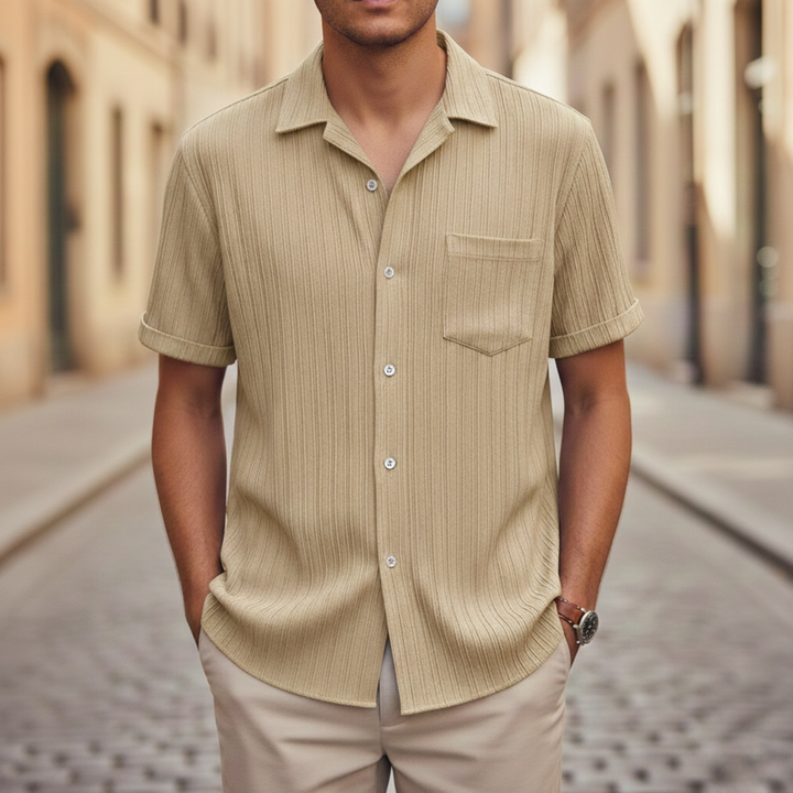 Chemise pour homme à manches courtes plissée texturée avec col de camp