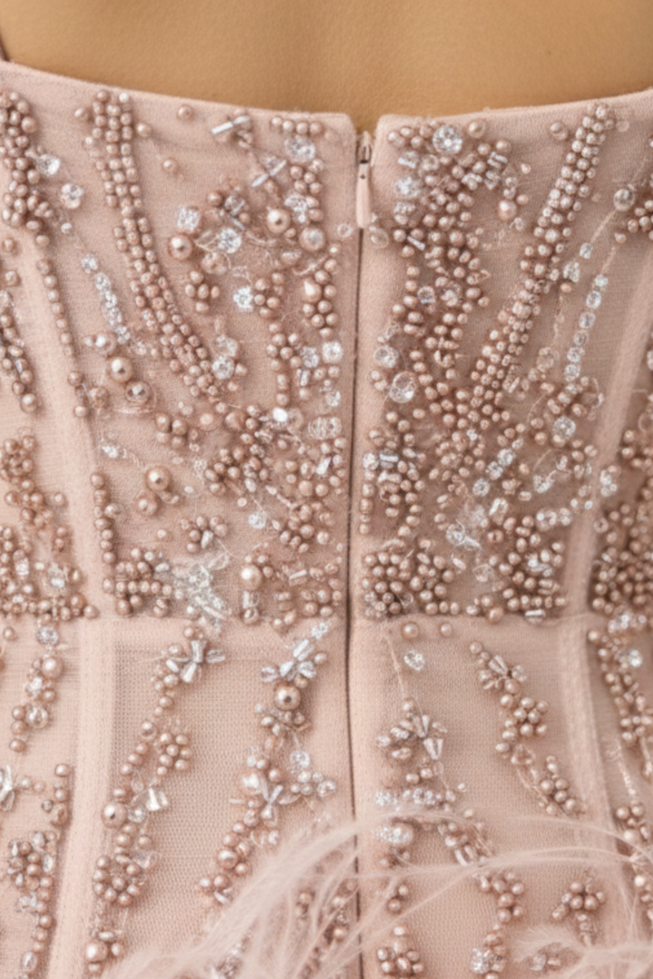 Robe à plumes ornée de paillettes pour femmes